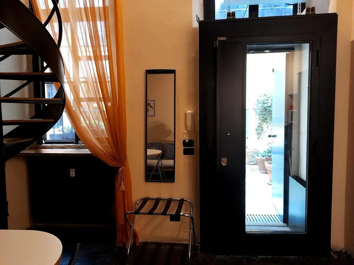 Suite Pantano5 Milan 0*,  Italy